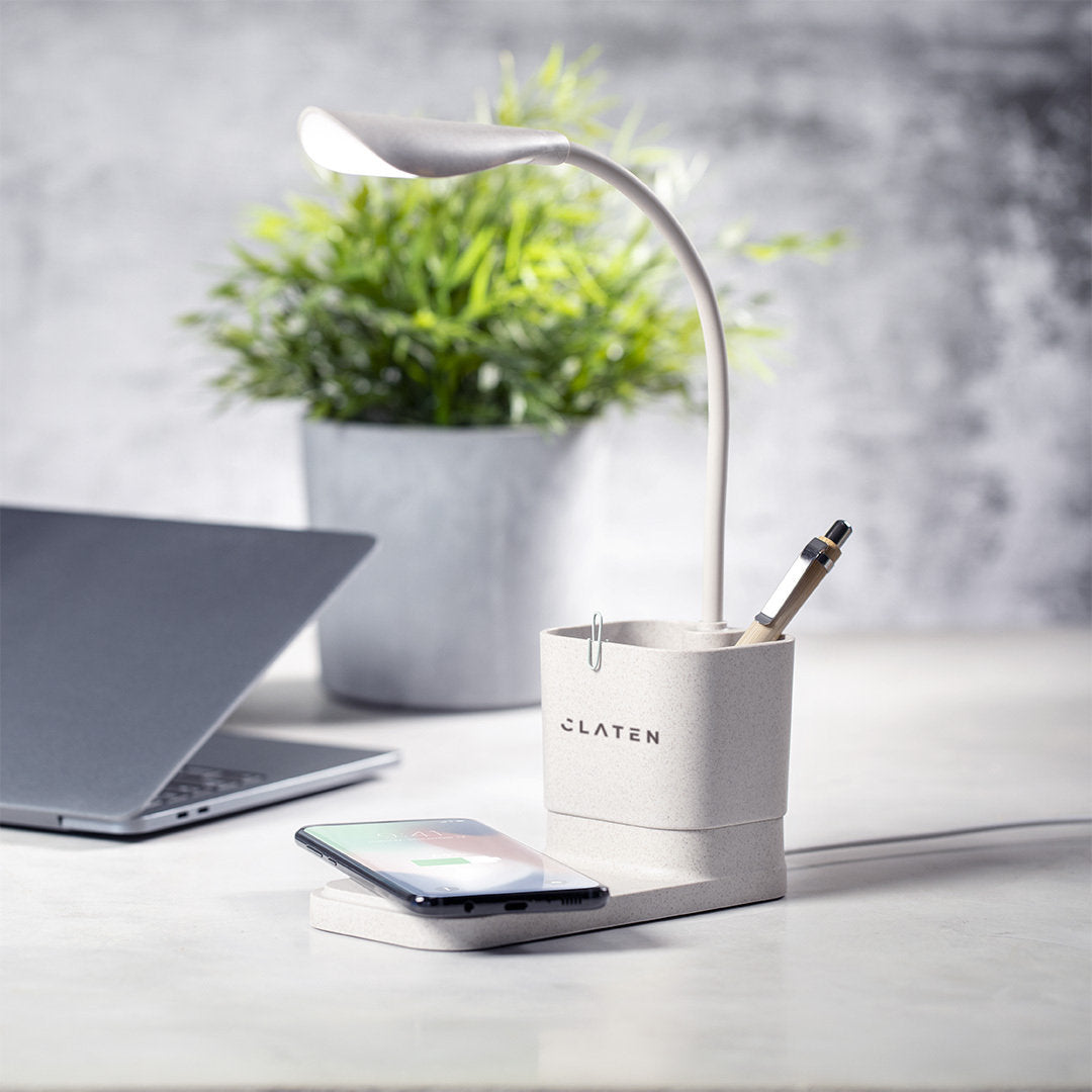 Optez pour une solution d'éclairage écologique avec cette lampe en paille de blé, équipée d'un chargeur sans fil et de 12 LED à intensité variable