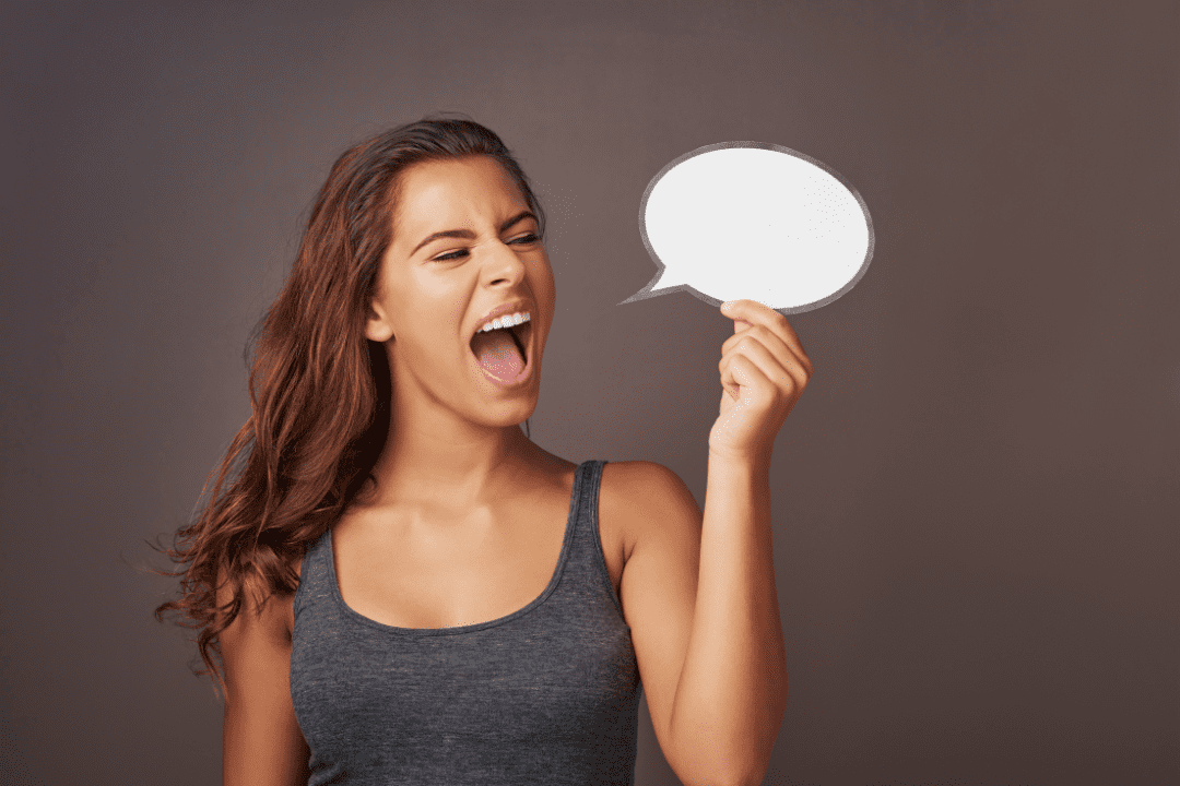 journee mondiale de la voix avec femme qui parle