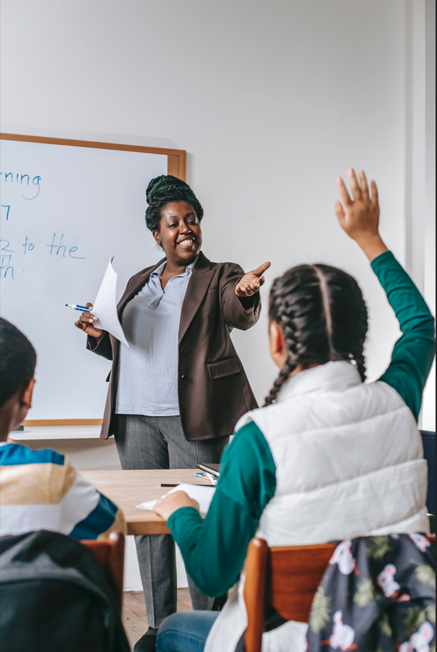 Honorer les Héros de la Salle de Classe : La Journée des Enseignantes et des Enseignants avec Trans Laser et ses Agendas Personnalisables