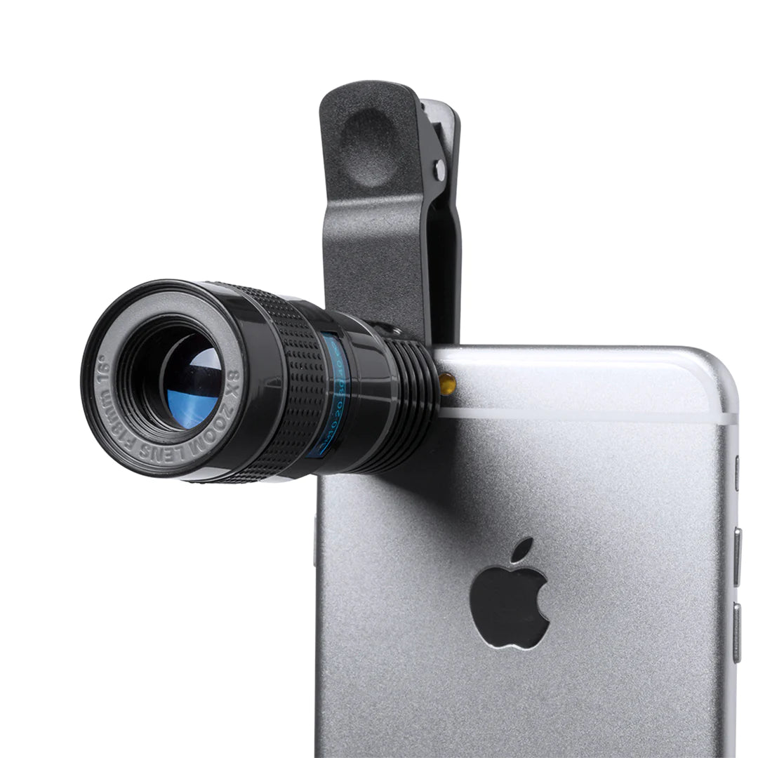 Objectif Universel Yorap 8X. Objectif universel pour smartphone avec fixation par pince. Grossissement jusqu'à 8x. Présenté dans une pochette en velours avec lingette incluse dans un joli coffret de présentation .