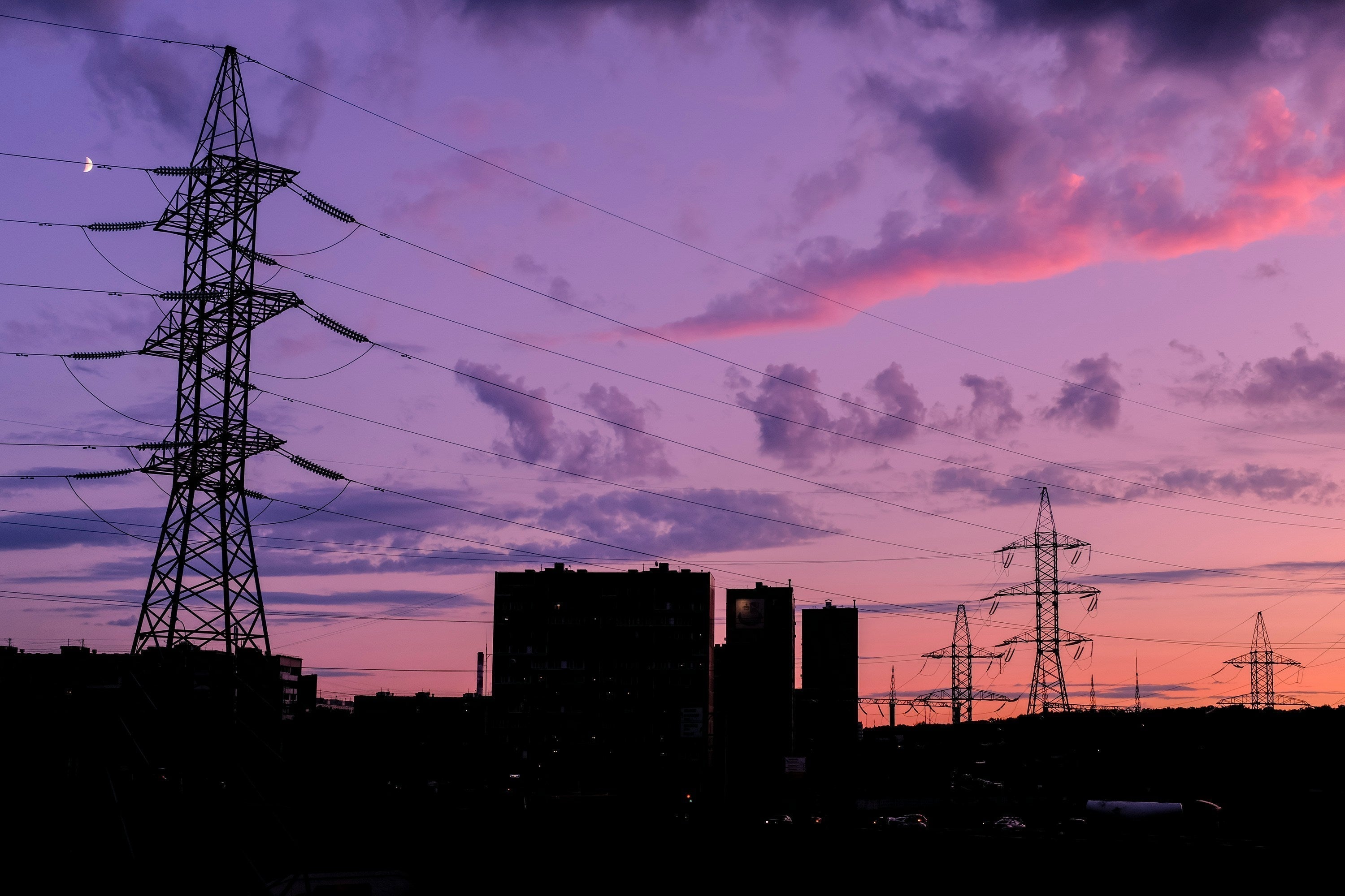 fils pour l'electricité avec couché de soleil 