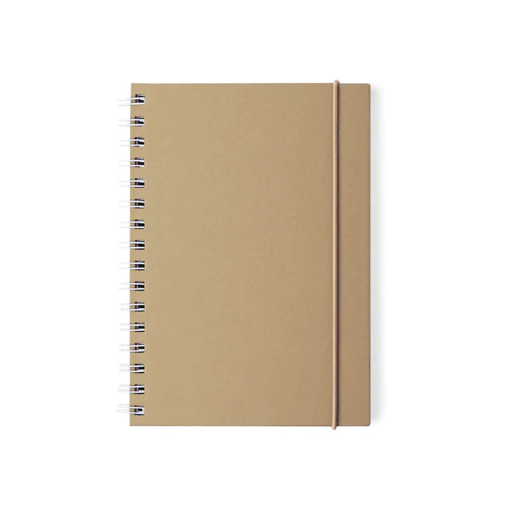 carnet en carton recyclé sur fond blanc