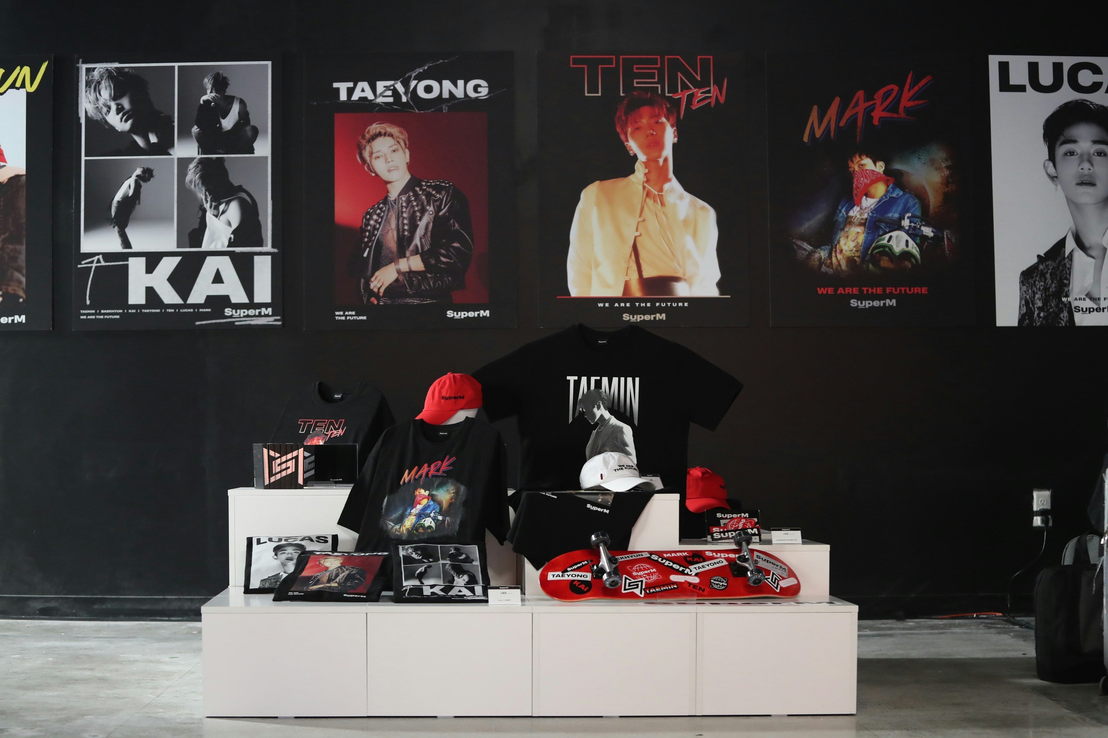 affiches et accessoires d'artistes de K-POP