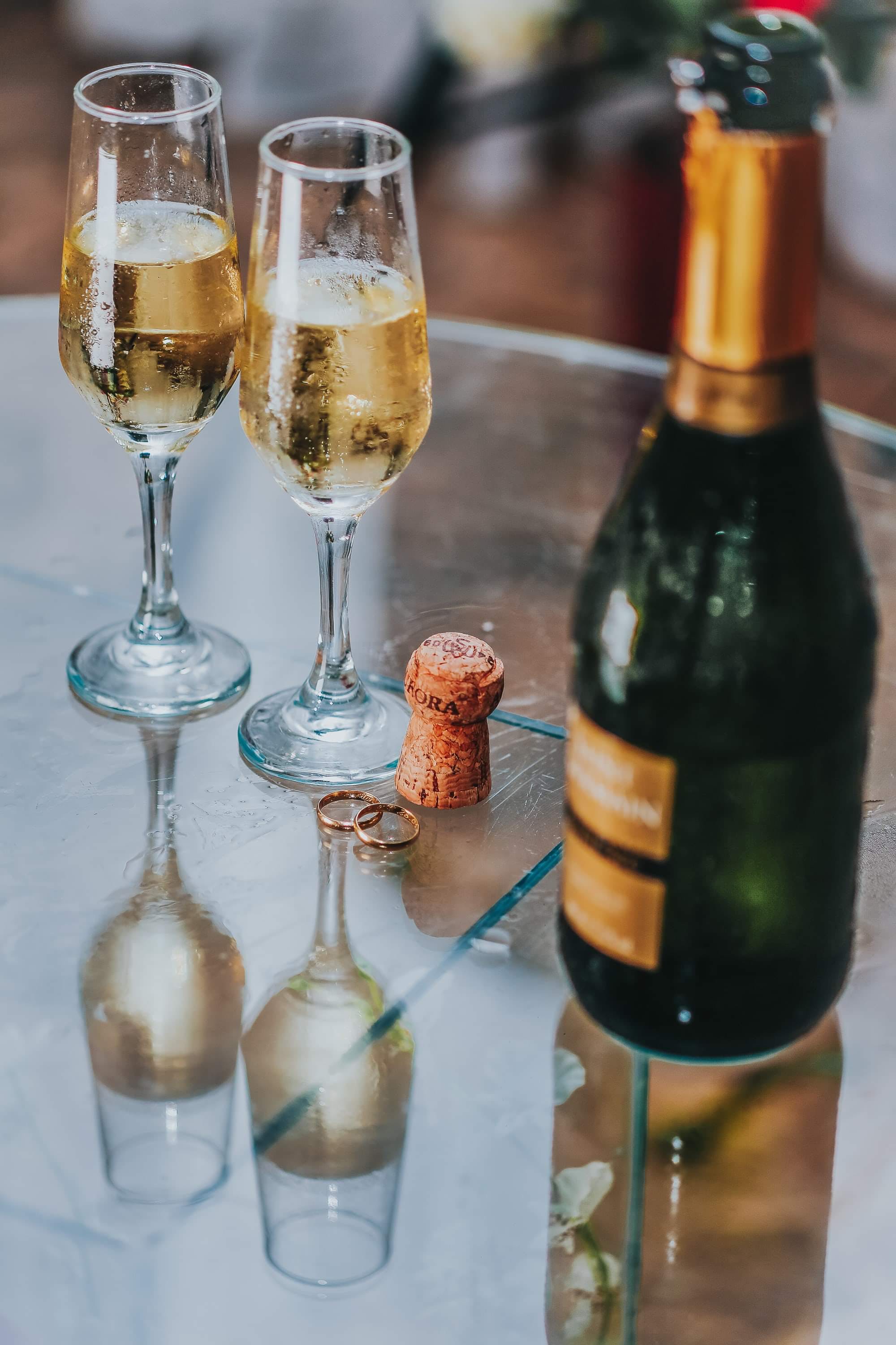 La Journée du Champagne : Célébration de l'Élégance et de la Personnalisation avec Trans Laser