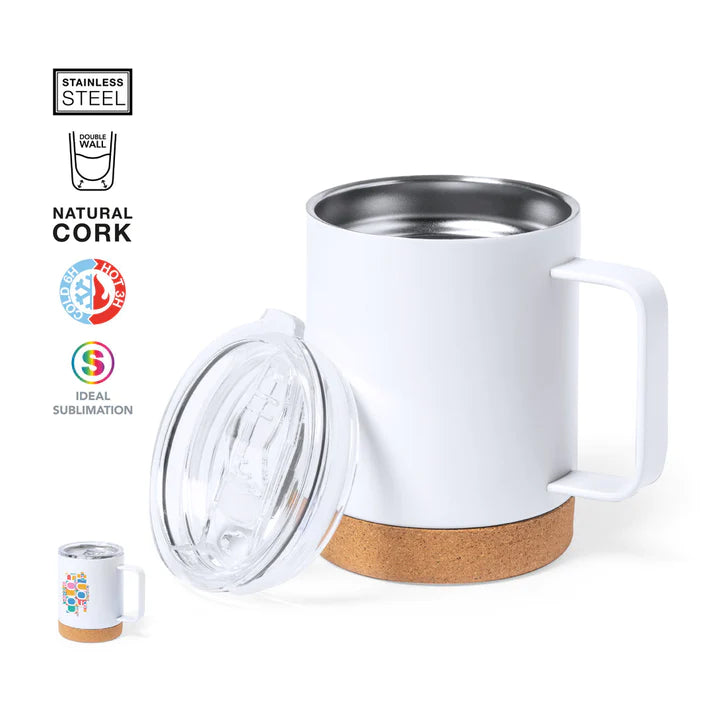 Tasse thermique en acier inoxydable et liège blanche sur fond blanc
