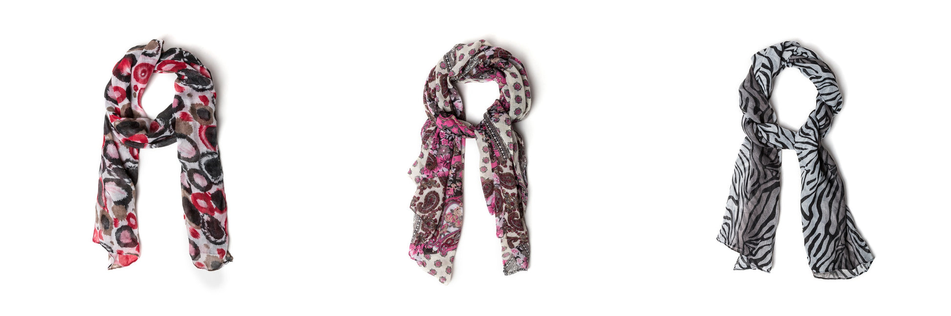 trois foulard avec des motifs différents 