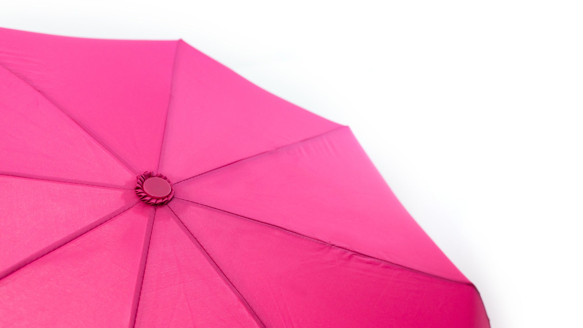 Parapluie en polyester 190T de 21 pouces, étui assorti, avec varilles en métal.