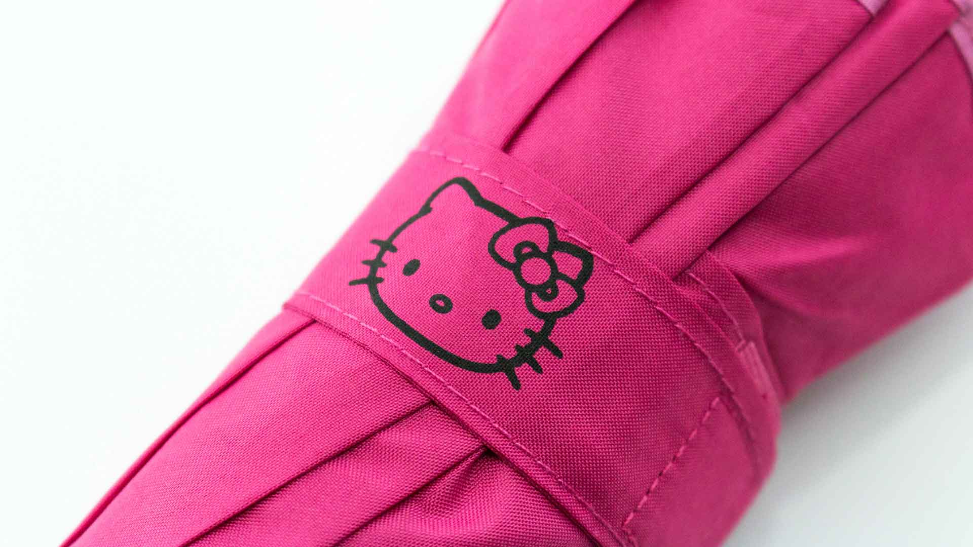 Parapluie compact en polyester 190T de 21 pouces, varilles en métal, livré avec étui en polyester.