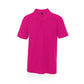 polo rose en maille piquée sur un fond blanc 