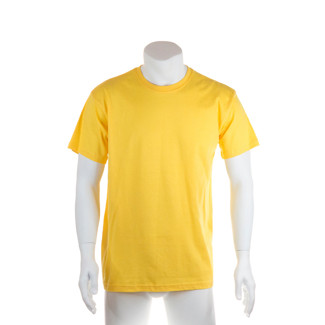 mannequin vu de face avec un t-shirt jaune 