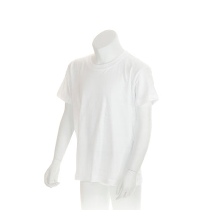 mannequin sans tête vu de 3/4 avec un t-shirt blanc 
