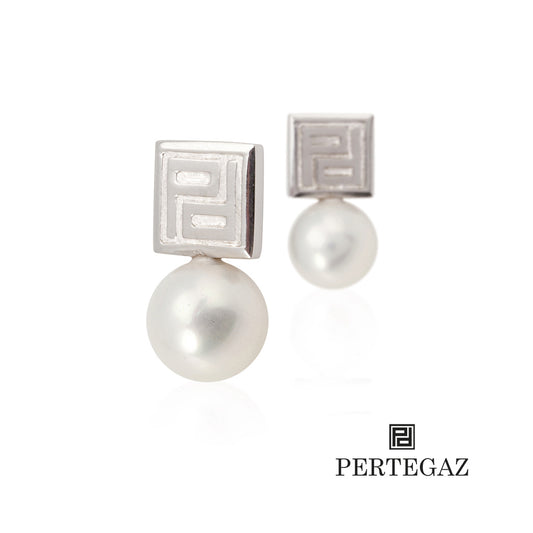 Boucles d'oreilles Pertegaz en métal laqué argent avec perles de verre, dans un sac individuel en similicuir et étui assorti.