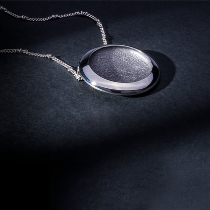 Collier en métal avec incrustations en résine LANTHA