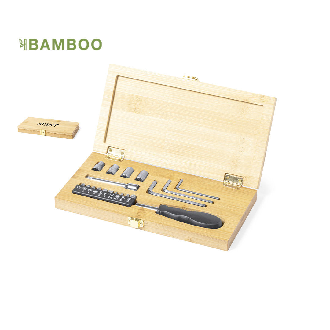 Ensemble d'outils de la ligne Nature, soigneusement disposé dans une boîte en bambou robuste avec une fermeture en métal.