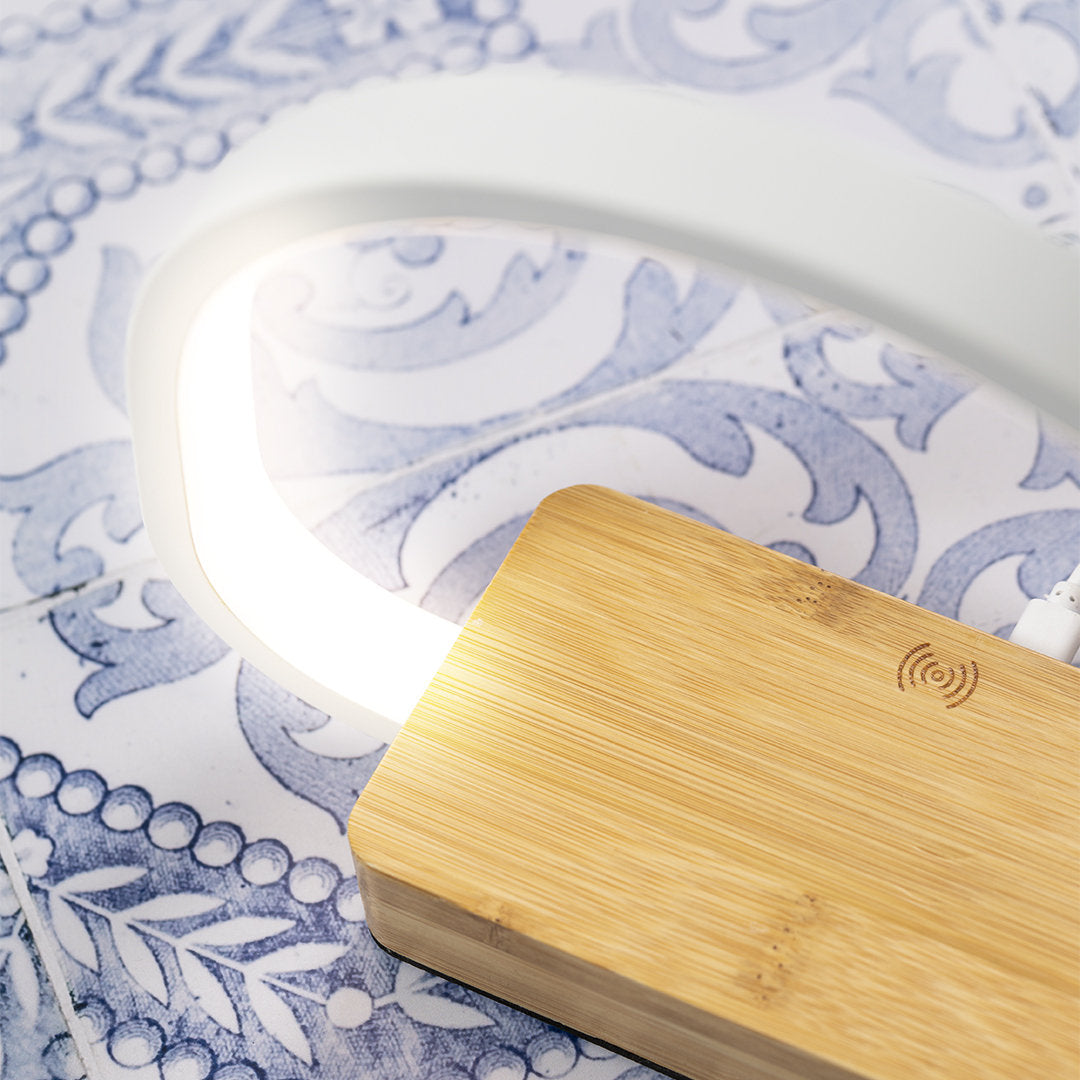Lampe chargeur fabriquée en bambou LABRUM personnalisable logo entreprise