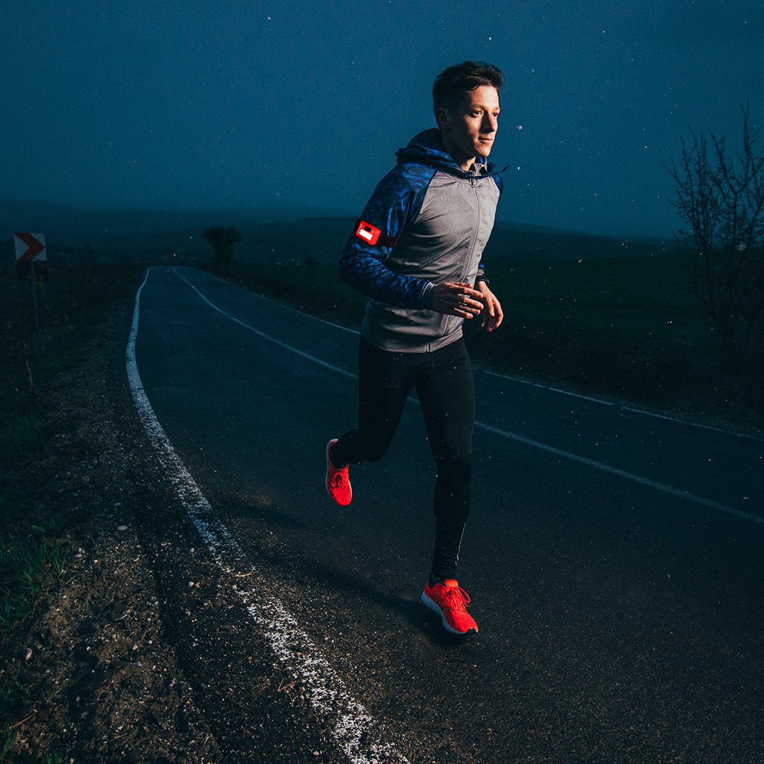 Alimentée par 3 piles AAA (non incluses)