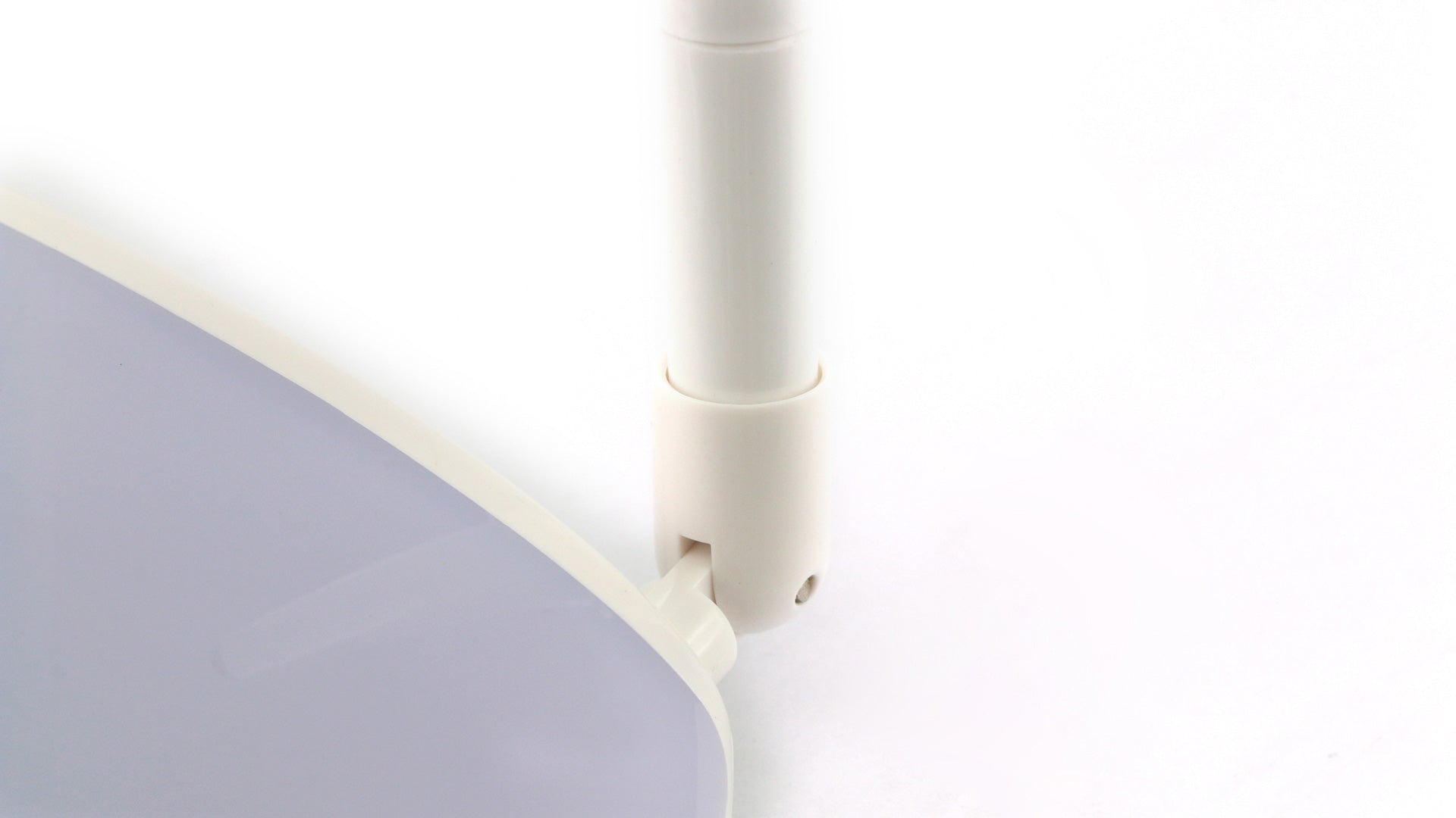 Lecteur de carte avec un design incurvé USAK