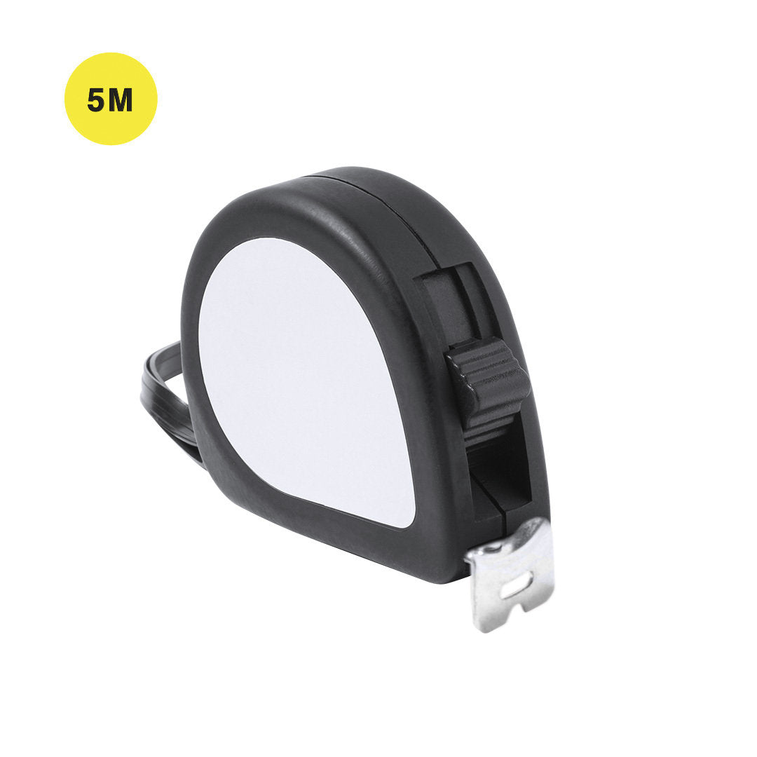 Mètre de 5 mètres avec une lame métallique pour une mesure précise sur de longues distances.