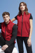 Bodywarmer RACE BW rouge portee par un homme et une femme