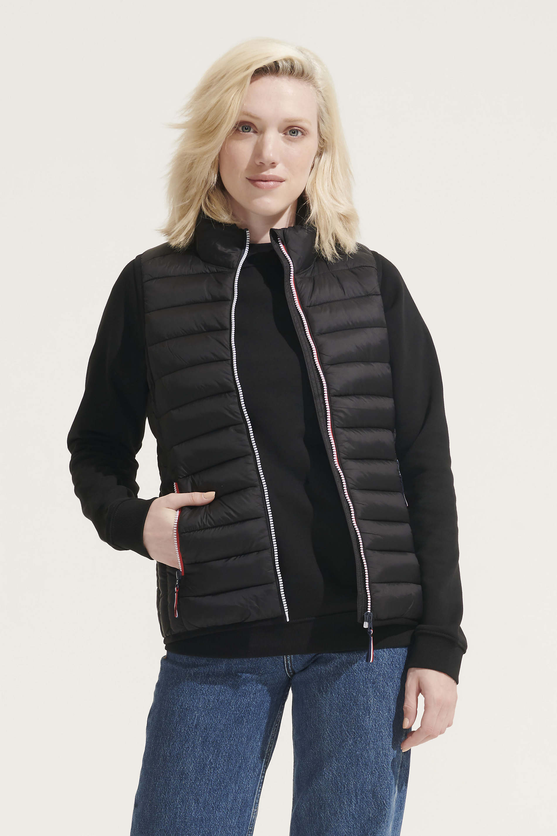 Bodywarmer VICTOIRE BW WOMEN noire portee par une femme