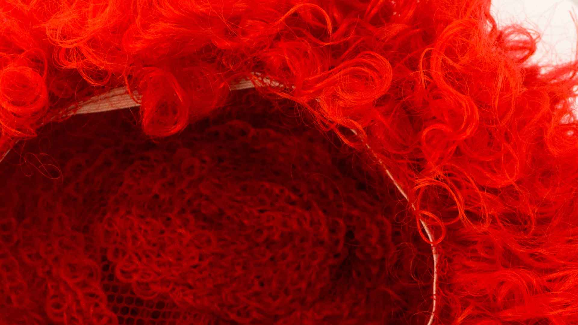 Perruque rouge cheveux bouclés