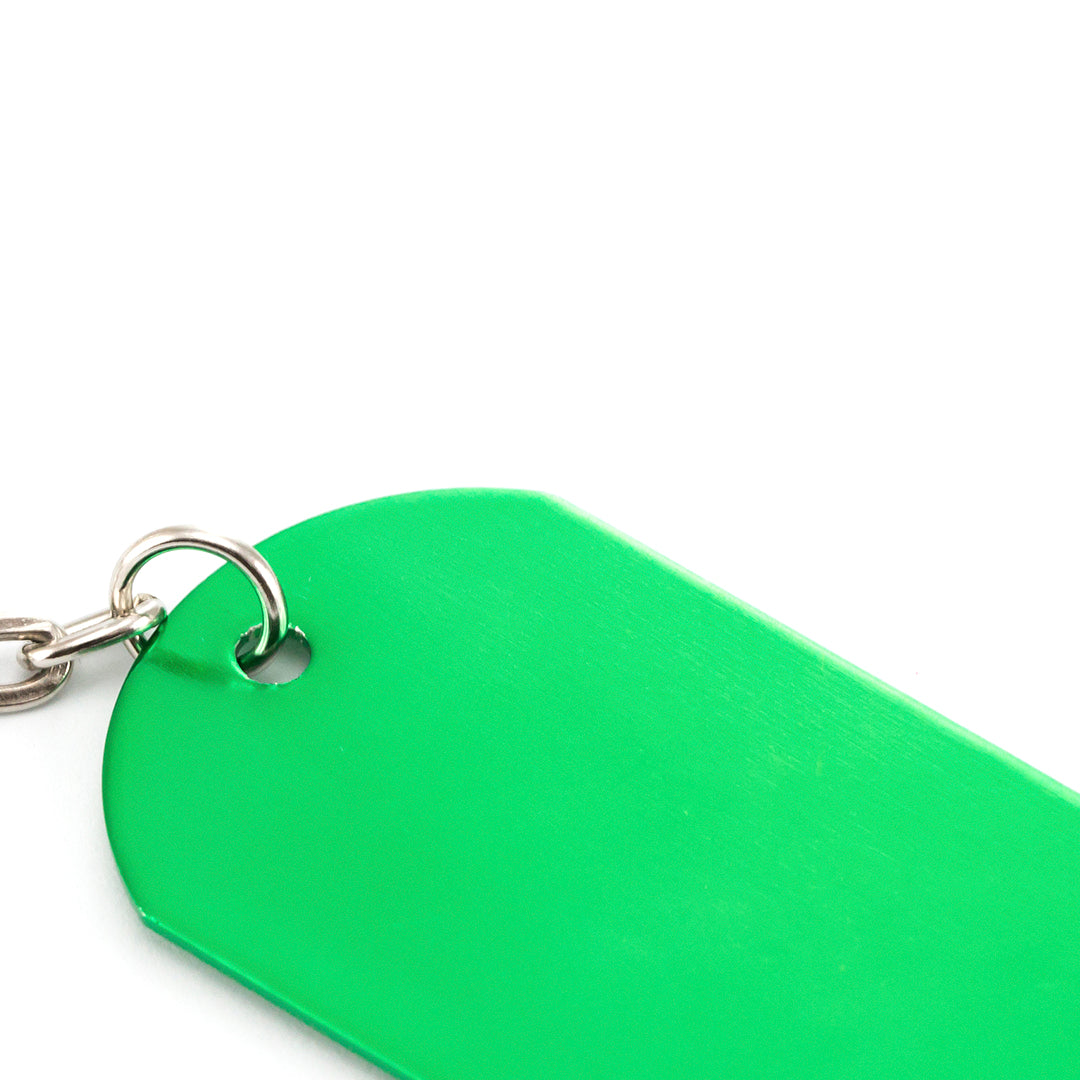 Porte-clés plaque colorée en aluminium, un accessoire personnalisable et accrocheur.