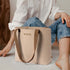 sac en feutrine personnalisable logo marque Design élégant et fonctionnel, adapté à la fois pour un usage quotidien et comme accessoire de mode éco-responsable.