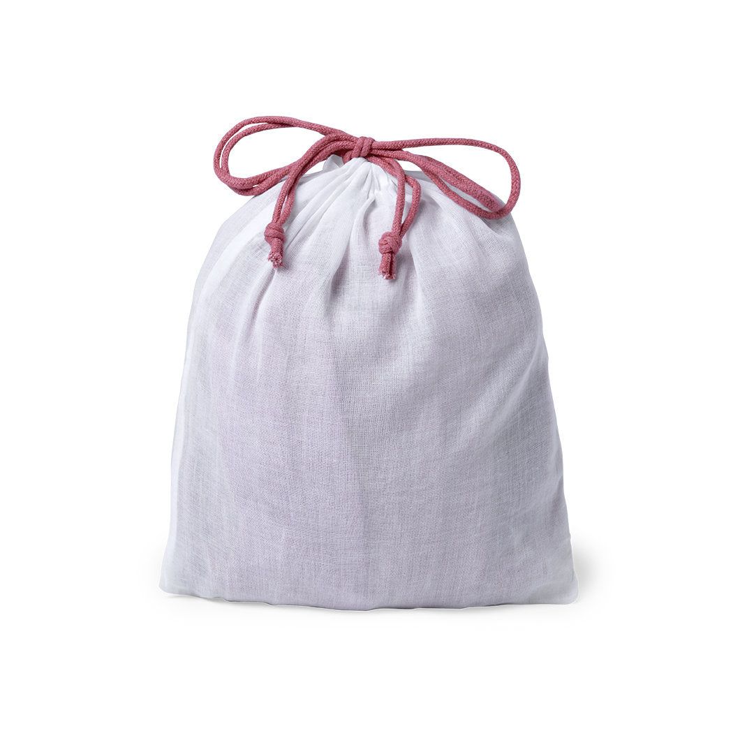 Présentée dans une pochette individuelle en coton de 40g/m2 avec cordon de serrage assorti pour un rangement pratique.