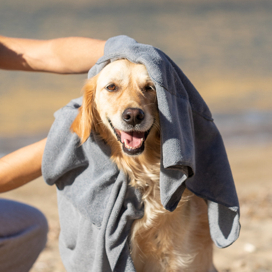 Serviette de séchage pour animaux avec fermeture à cordon.