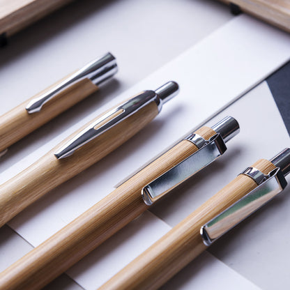 stylo nikox avec Mécanisme à bouton-poussoir, pratique pour une utilisation facile et rapide.