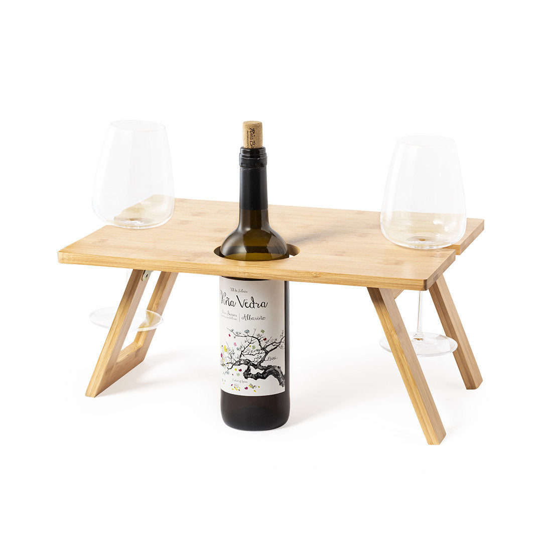 Table en bambou pour amateurs de vin avec espace pour bouteille et gobelets