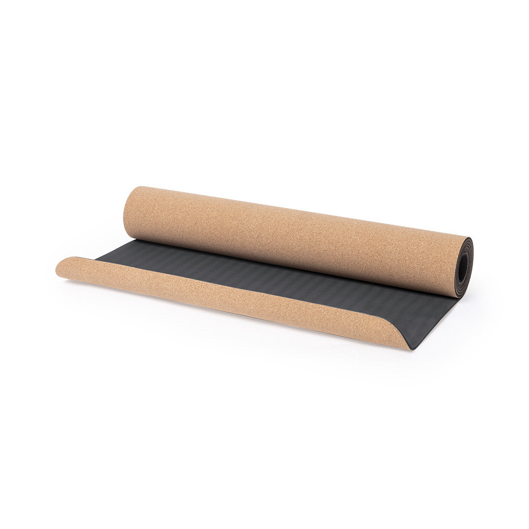 Dimensions généreuses de 60x180 cm, offrant un espace confortable pour votre pratique