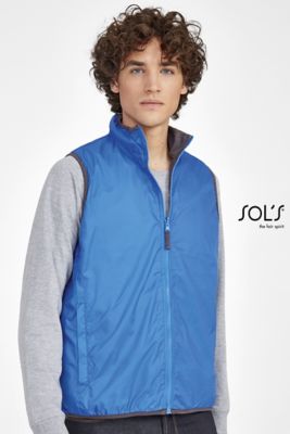 Bodywarmer WINNER bleu royal porte par un homme