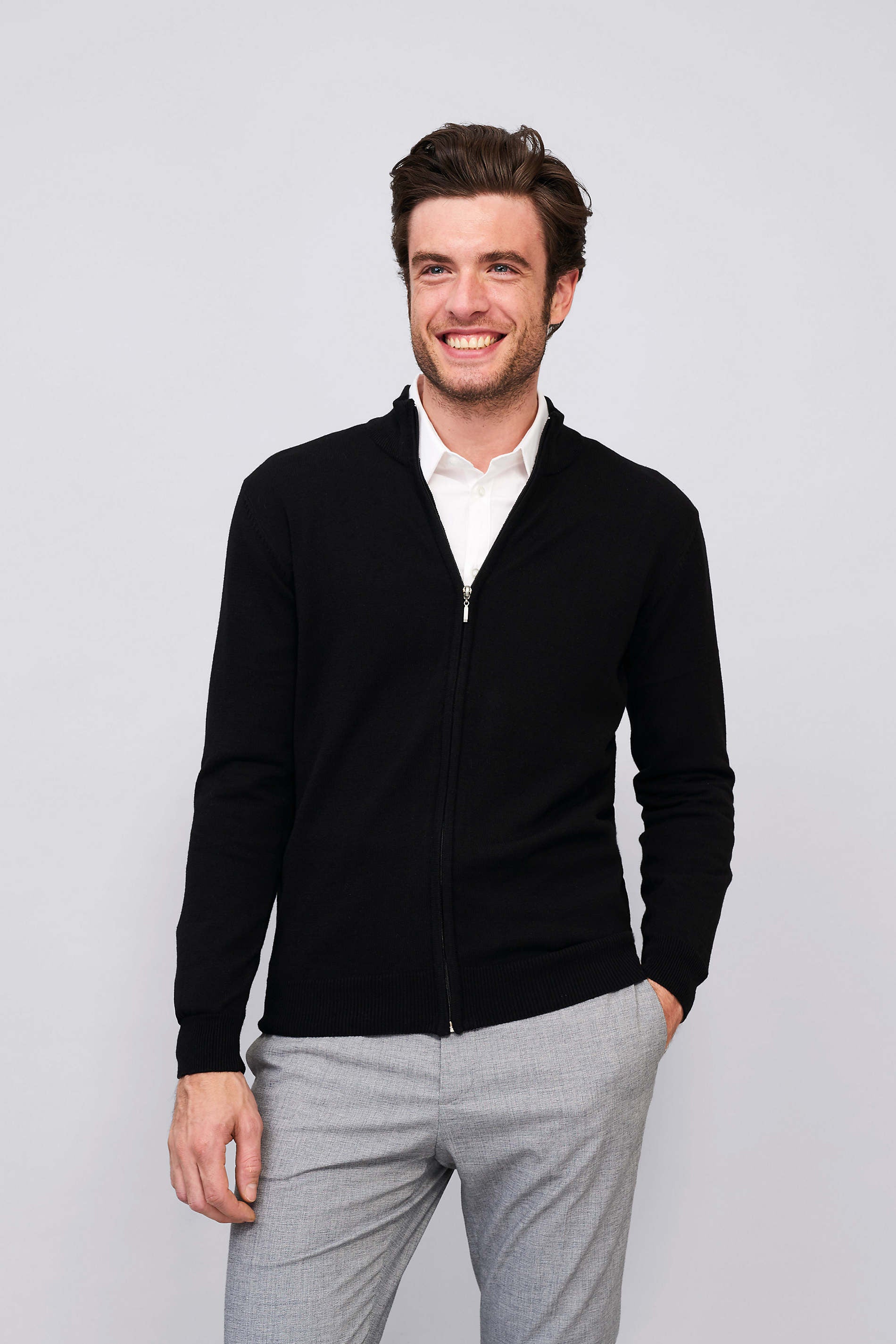 Cardigan GORDON MEN noir portee par un homme